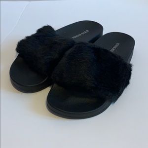 Steve Madden Softey slides